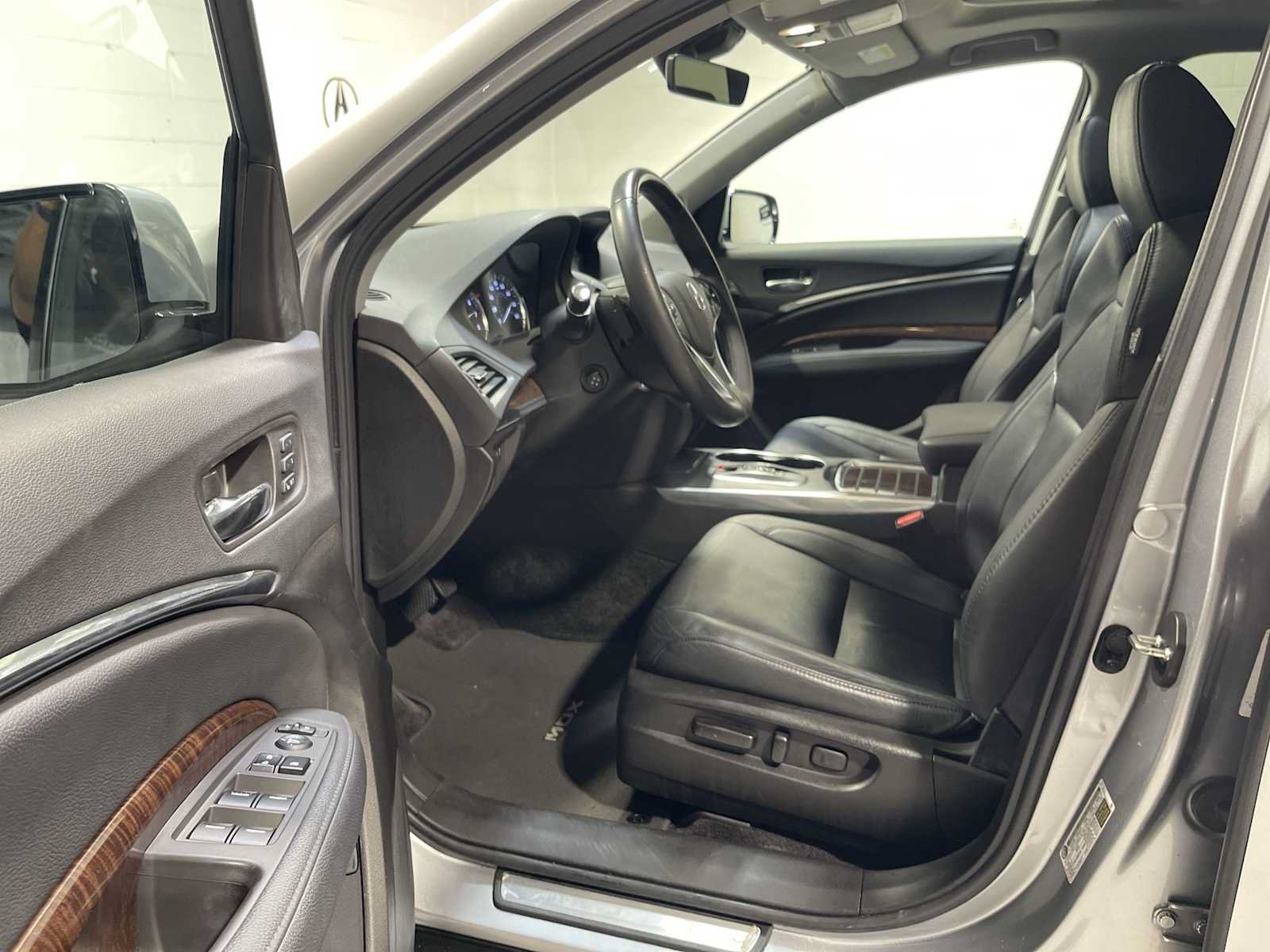 Used 2018 Acura MDX SH-AWD image 2