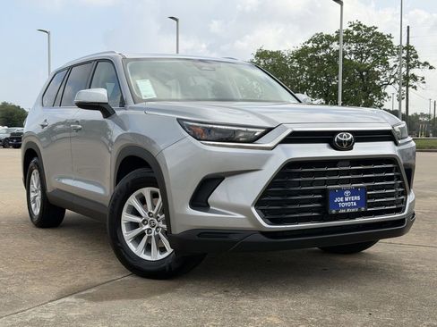 Used 2025 Toyota Grand Highlander FWD image 2