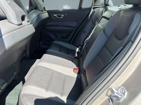 Used 2019 Volvo S60 T5 R-Design image 15