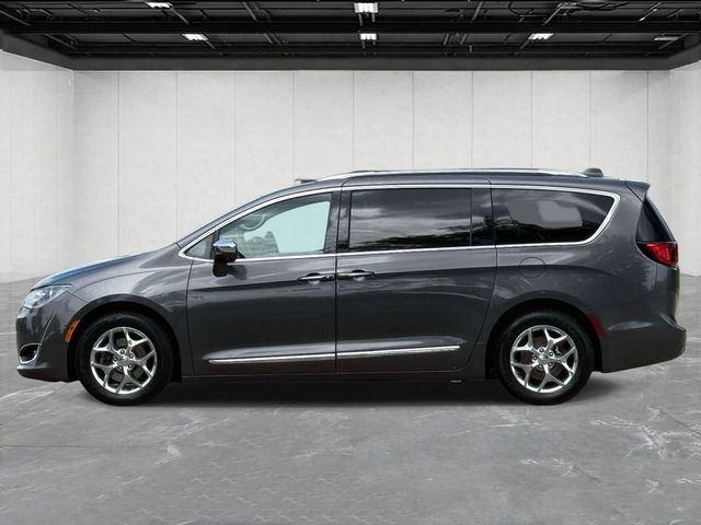 Used 2017 Chrysler Pacifica Limited w/ UConnect Theater Package FWD image 2