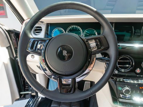Used 2024 Rolls-Royce Phantom Sedan w/ The Phantom Package RWD image 87