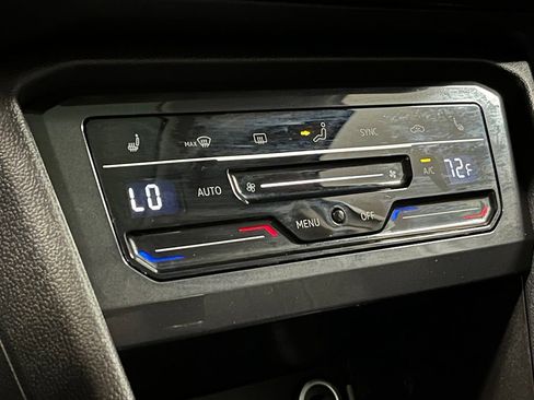 Used 2023 Volkswagen Tiguan SE w/ Panoramic Sunroof Package FWD image 10
