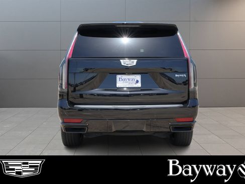 Certified 2022 Cadillac Escalade Sport Platinum w/ Heavy-Duty Trailer Package AWD/4WD image 6
