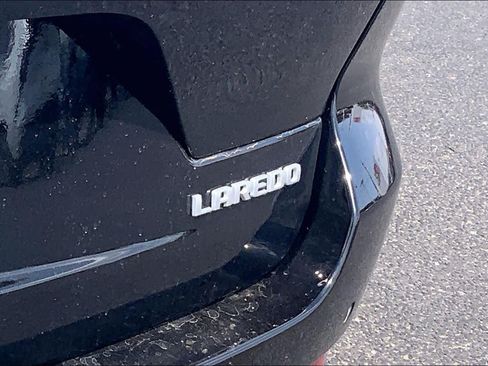 Used 2024 Jeep Grand Cherokee Laredo RWD image 10