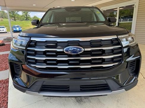 Used 2025 Ford Explorer Active AWD/4WD image 13