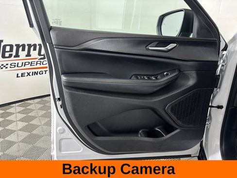 Used 2024 Jeep Grand Cherokee Laredo X w/ Luxury Tech Group I AWD/4WD image 10