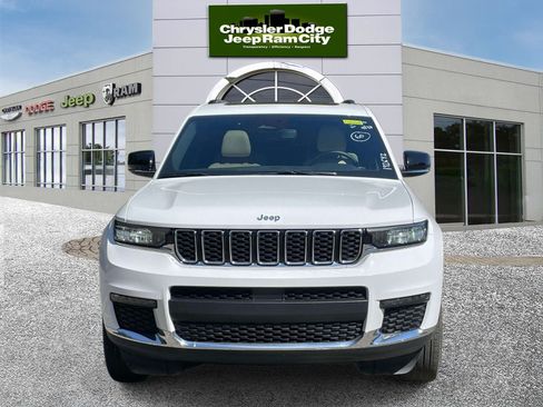 Used 2023 Jeep Grand Cherokee L Limited w/ Trailer Tow Group (B) RWD image 2
