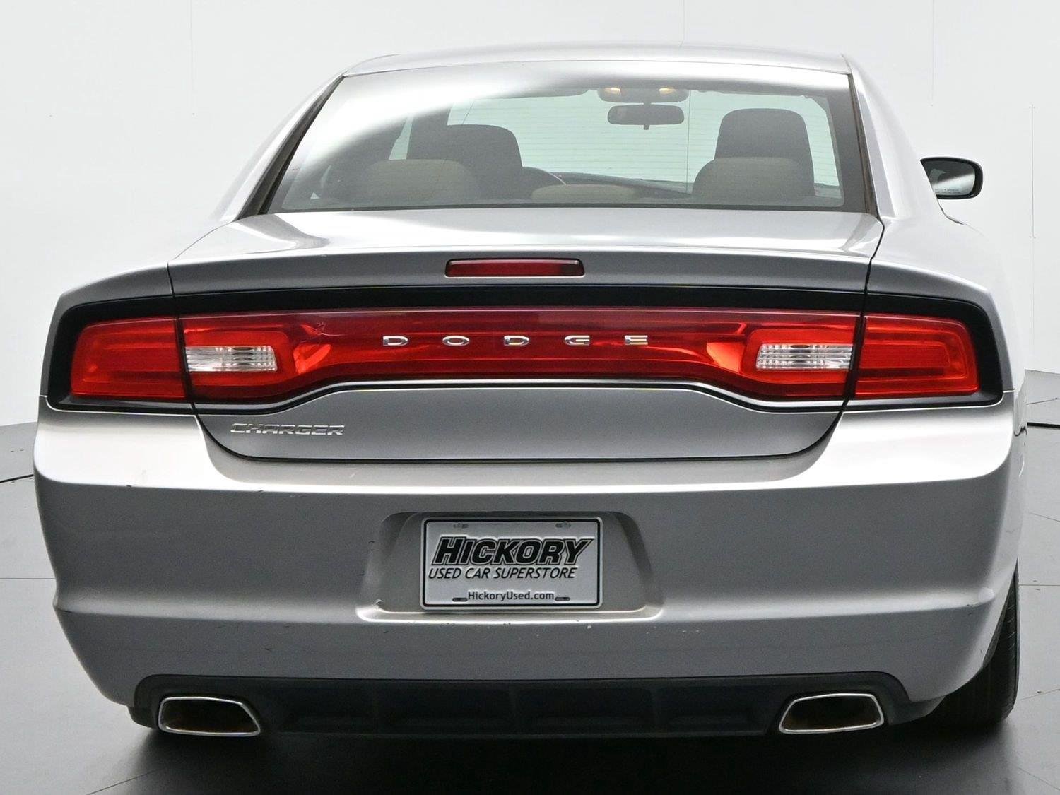 Used 2013 Dodge Charger SE RWD image 6