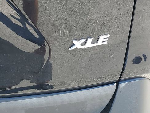 Used 2021 Toyota RAV4 XLE Premium image 39