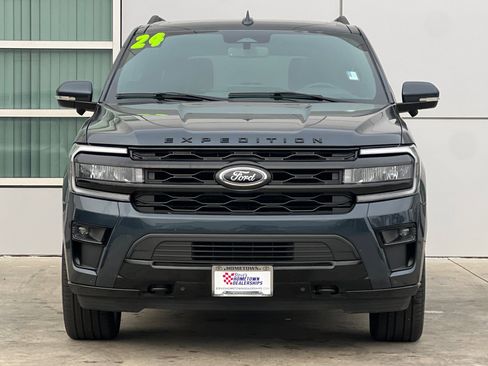 Used 2024 Ford Expedition Limited image 6