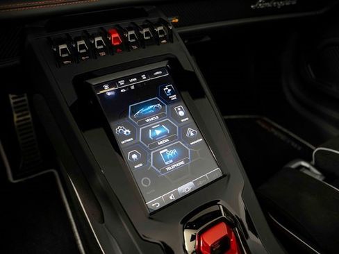 Used 2024 Lamborghini Huracan EVO image 21