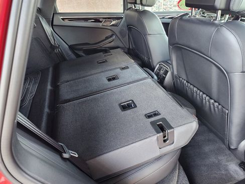 Used 2024 Porsche Macan w/ Premium Plus Package image 79