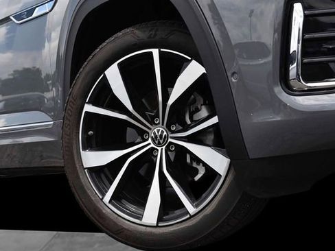 Certified 2025 Volkswagen Atlas SEL Premium R-Line AWD/4WD image 3