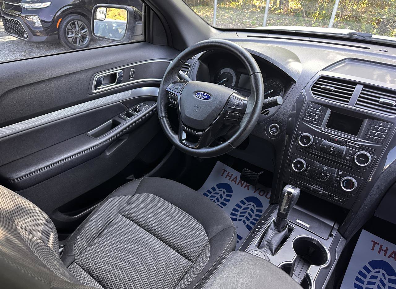 Used 2017 Ford Explorer XLT AWD/4WD image 17