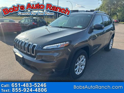 Used 2017 Jeep Cherokee Latitude w/ Safety/Convenience Group AWD/4WD image 1