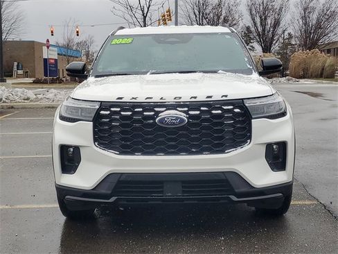 Used 2025 Ford Explorer ST-Line image 2
