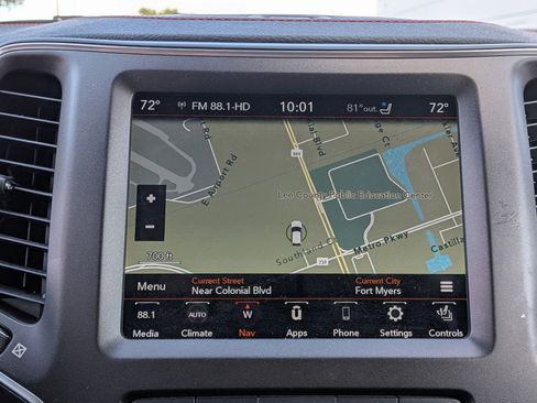 Used 2020 Jeep Cherokee Trailhawk AWD/4WD image 32