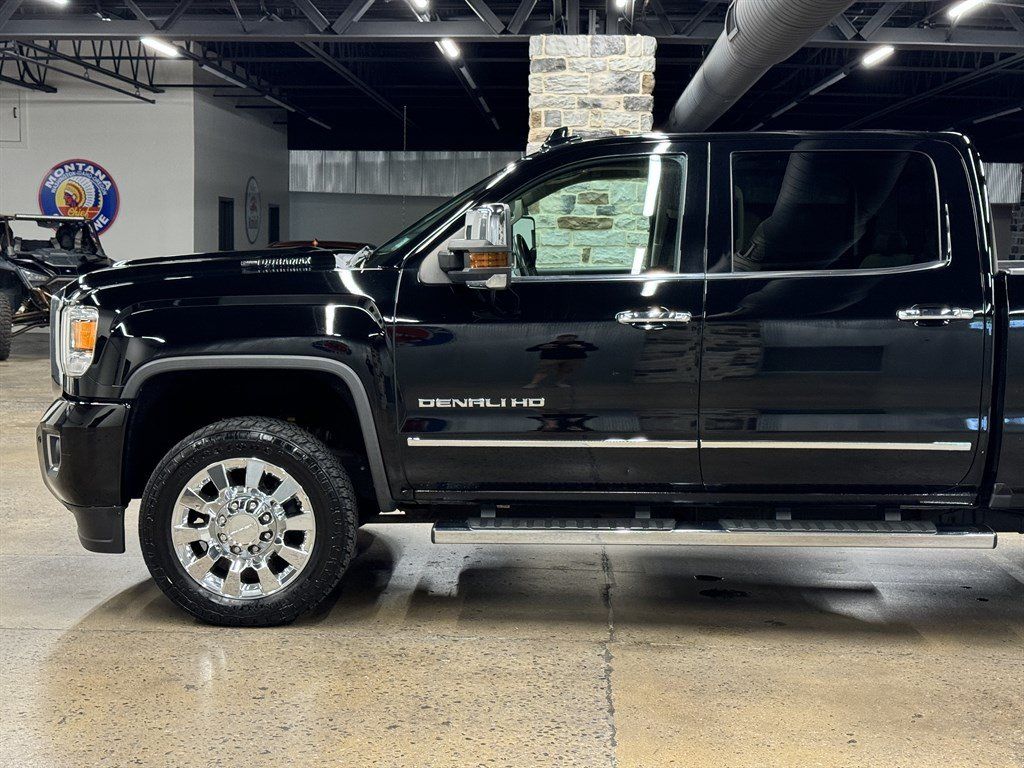 Used 2018 GMC Sierra 2500 Denali w/ Duramax Plus Package AWD/4WD image 5