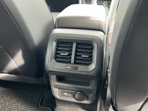 Used 2024 Volkswagen Tiguan SE AWD/4WD image 22