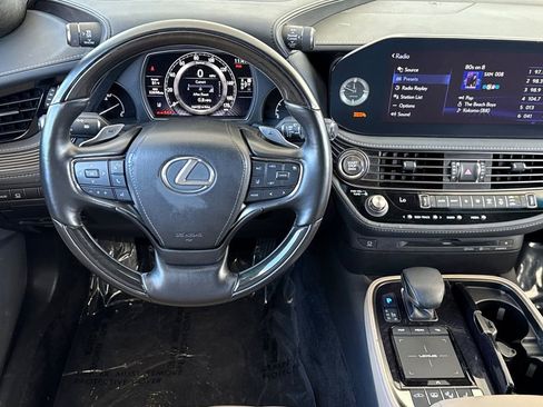 Used 2022 Lexus LS 500 w/ Interior Upgrade Package RWD image 17