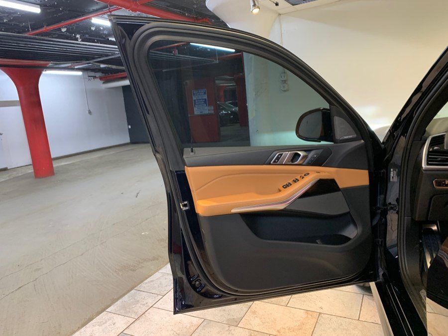 Used 2023 BMW X5 xDrive40i w/ M Sport Package AWD/4WD image 13