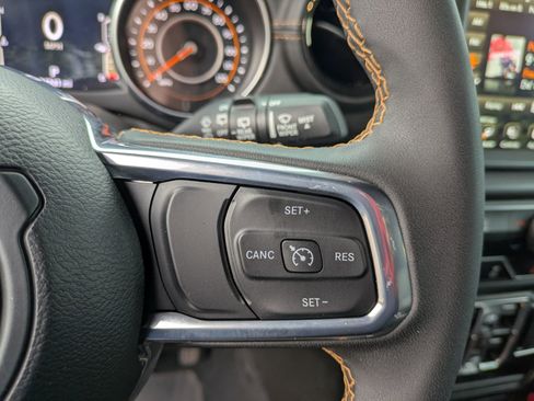 Used 2023 Jeep Wrangler Unlimited Sahara AWD/4WD image 19