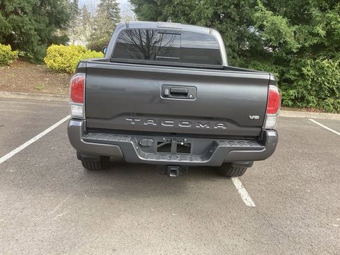 Used 2021 Toyota Tacoma TRD Sport image 15