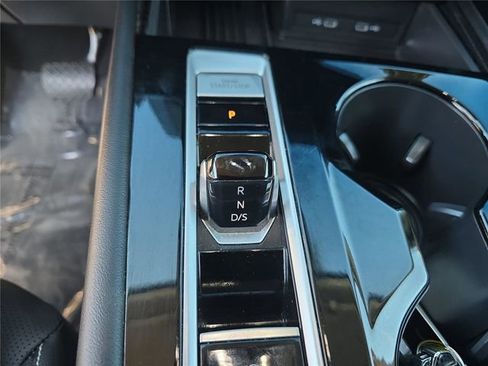 Used 2025 Volkswagen Atlas SE FWD image 22