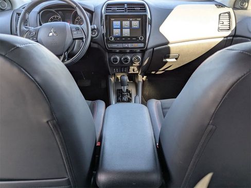 Used 2025 Mitsubishi Outlander Sport SE image 32