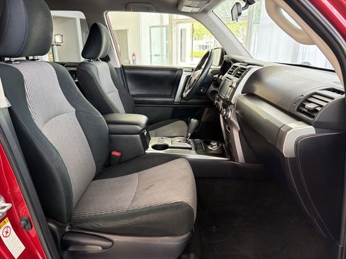 Used 2015 Toyota 4Runner SR5 AWD/4WD image 29
