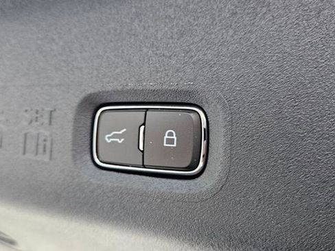 New 2025 Ford Expedition Active image 48