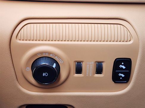 Used 2024 Jeep Grand Wagoneer Series III w/ Rear Seat Video Group 1 image 32