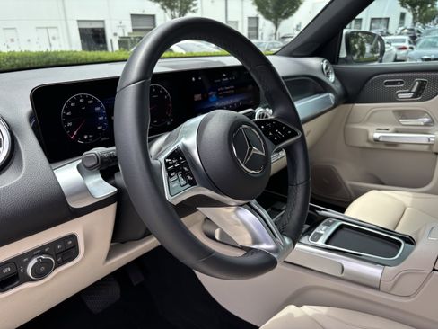 Used 2024 Mercedes-Benz GLB 250 image 17