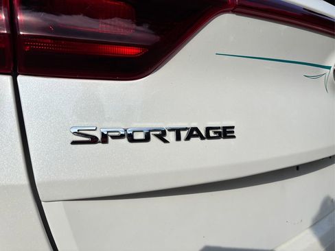 Used 2022 Kia Sportage LX image 13