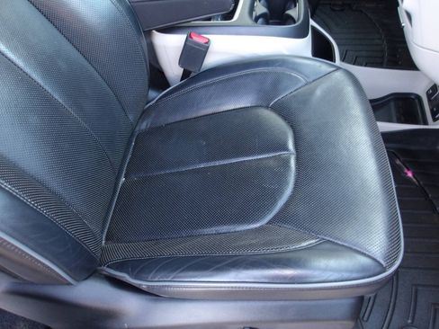 Used 2018 Chrysler Pacifica Limited FWD image 19