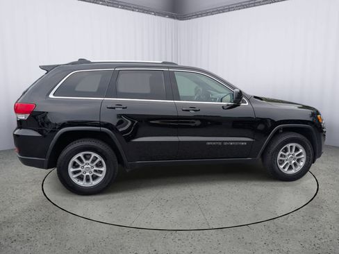 Used 2018 Jeep Grand Cherokee Laredo AWD/4WD image 2