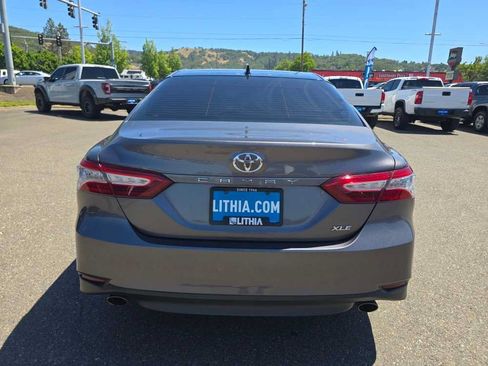 Used 2019 Toyota Camry XLE FWD image 4
