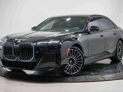 Used 2025 BMW 740i w/ Premium Package RWD image 1