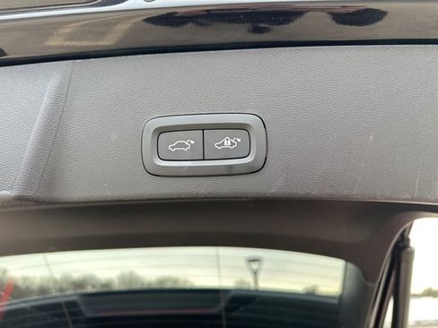 Certified 2025 Volvo XC40 B5 Core image 35