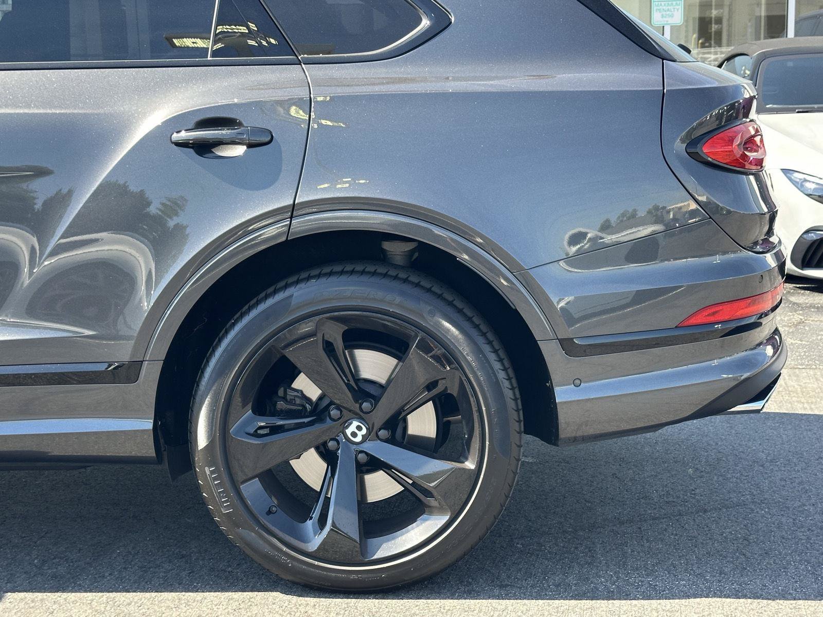 Used 2022 Bentley Bentayga AWD/4WD image 47
