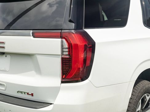 Used 2025 GMC Yukon AT4 w/ AT4 Premium Package AWD/4WD image 3
