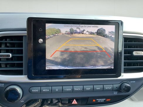Certified 2022 Hyundai Venue Limited FWD image 31