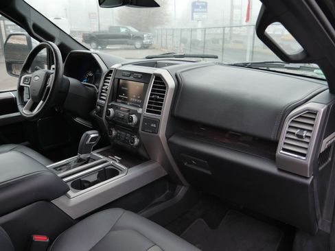 Used 2015 Ford F150 Platinum w/ Equipment Group 701A Luxury image 29