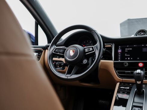 Certified 2023 Porsche Macan image 26