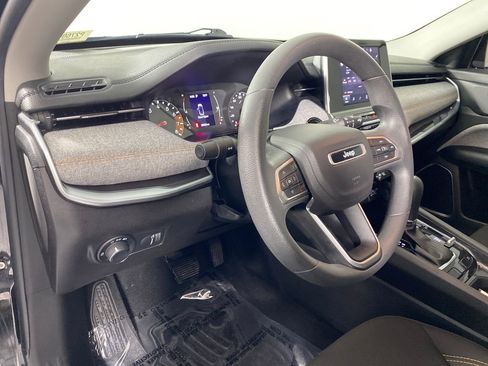 Used 2022 Jeep Compass Sport image 9