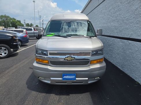 Used 2019 Chevrolet Express 2500 w/ Enhanced Convenience Package image 12