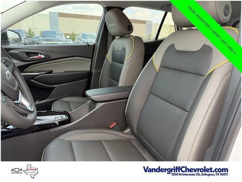 New 2026 Chevrolet Trax ACTIV w/ Sunroof Package FWD image 25