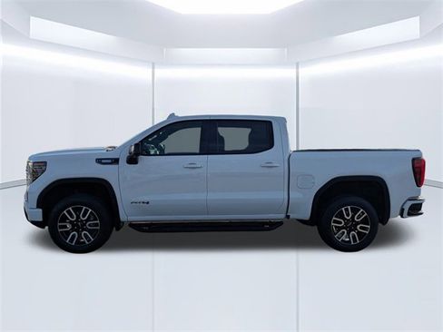 Used 2024 GMC Sierra 1500 AT4 w/ Technology Package image 8