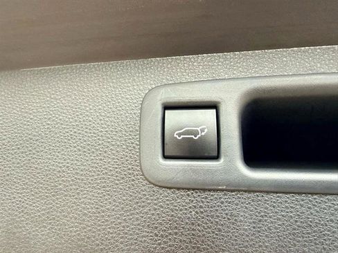 Used 2022 Toyota Highlander XLE image 12