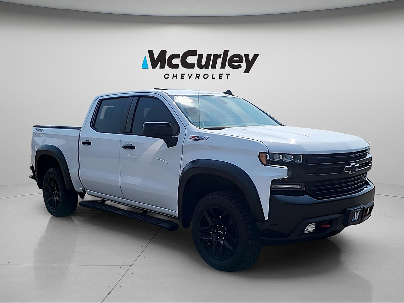 Used 2021 Chevrolet Silverado 1500 LT Trail Boss w/ Convenience Package II AWD/4WD image 1